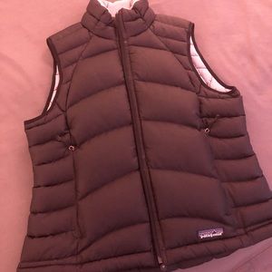 BLACK PATAGONIA WOMEN’S DOWN SWEATER VEST (SMALL)